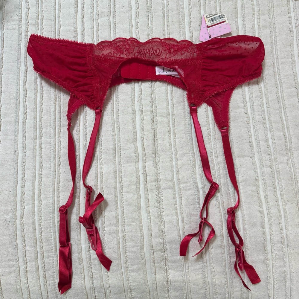 NWT Jezebel Red Lace Garter